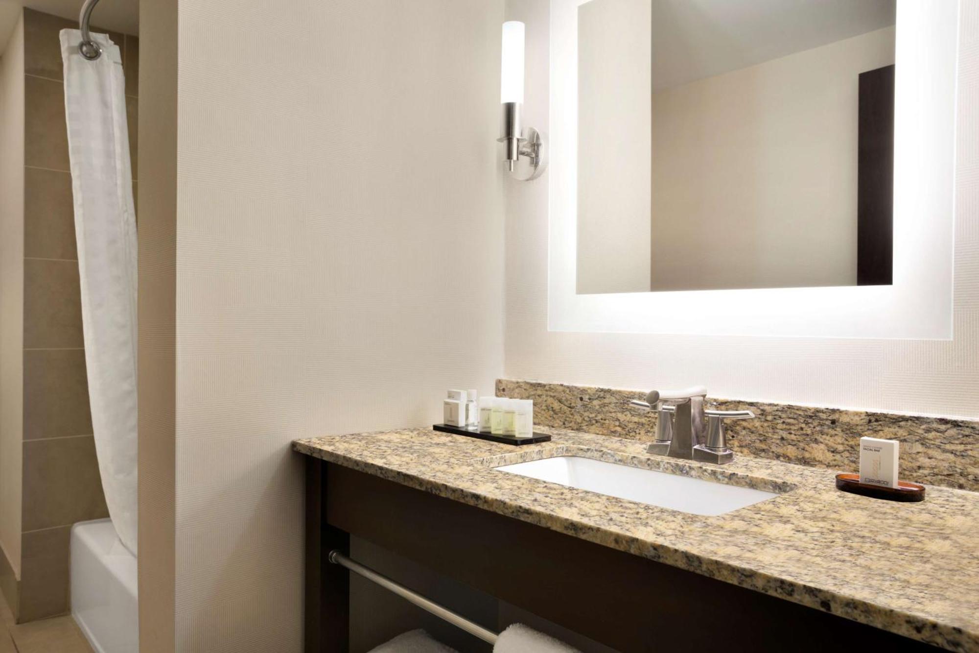 Embassy Suites By Hilton Jackson North רידג'לנד מראה חיצוני תמונה