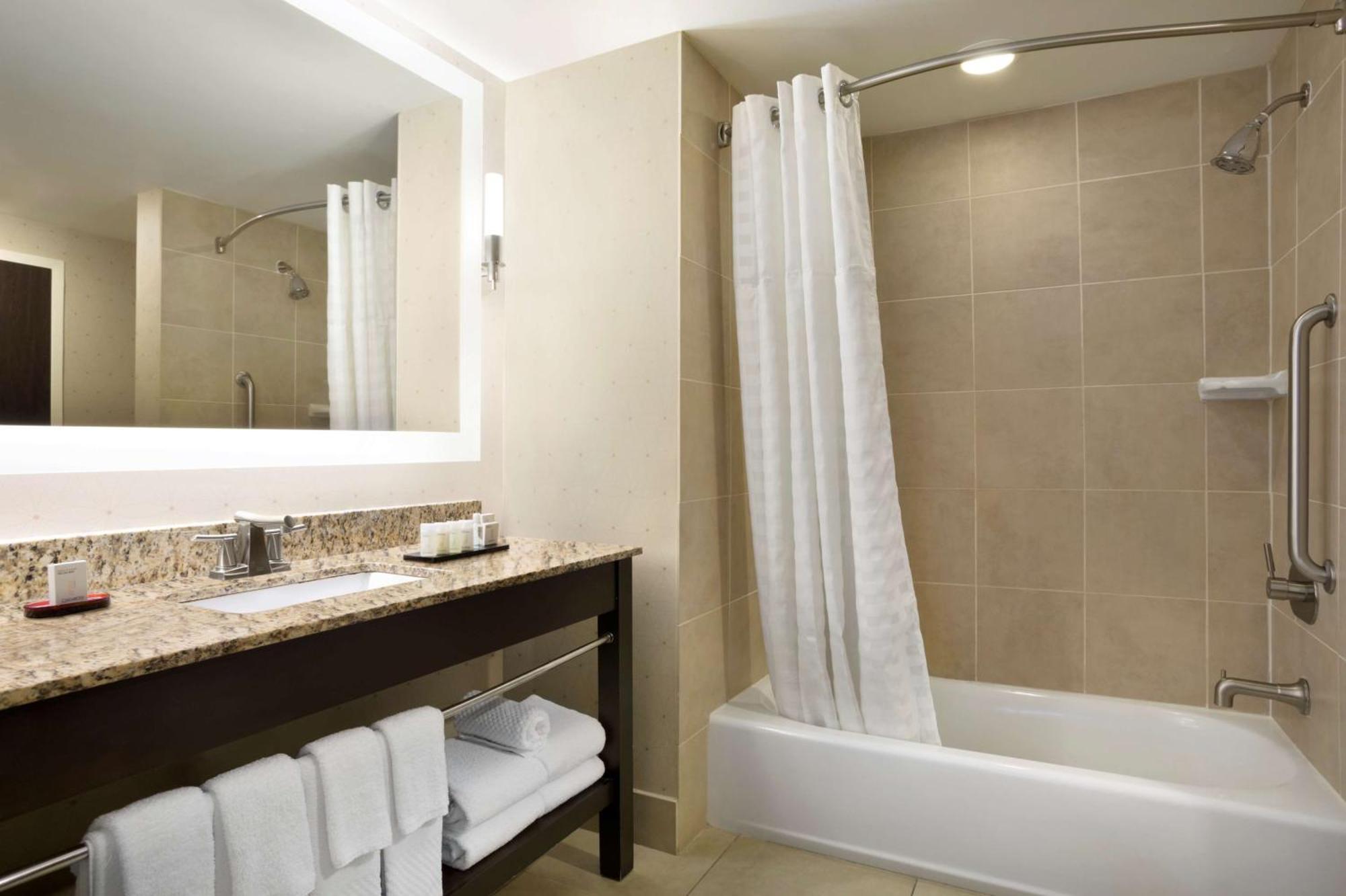 Embassy Suites By Hilton Jackson North רידג'לנד מראה חיצוני תמונה